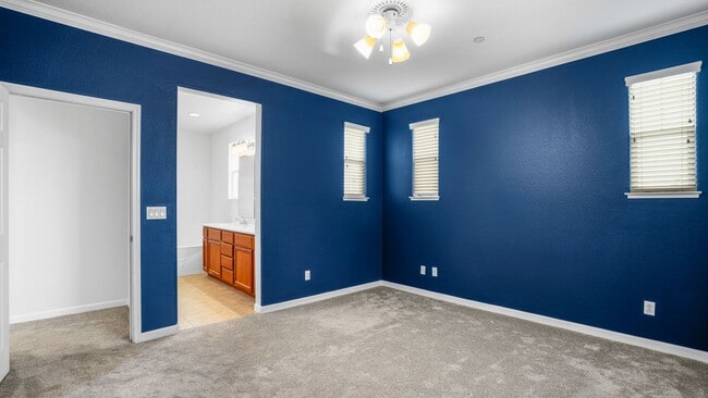 Building Photo - MODERN AND CONVENIENT 3 BR/2.5 BA LIVING I...