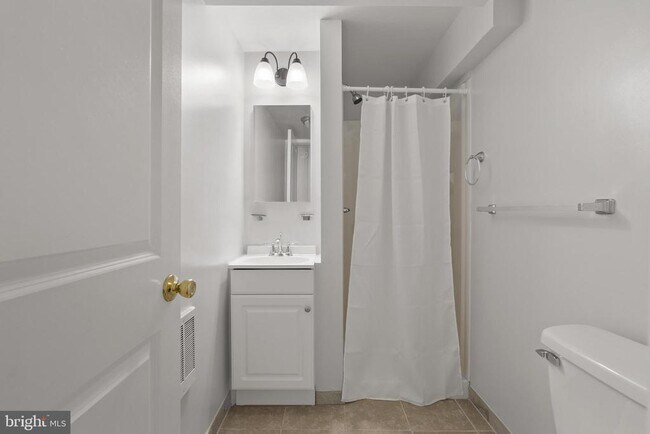 Building Photo - 342 Wesmond Dr