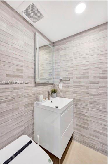 Building Photo - 4001S S Ocean Dr