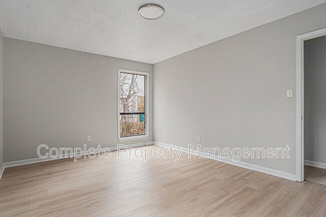 Building Photo - 784 15th Ct NW