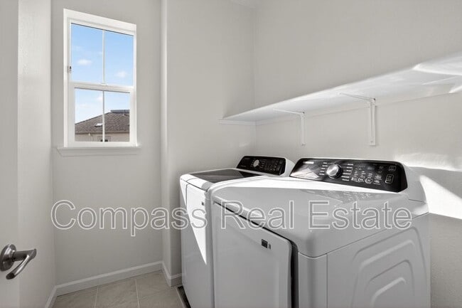 Building Photo - 3814 Norbridge Ave