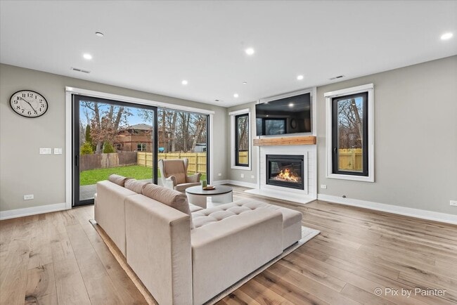 Building Photo - 154 Oak St