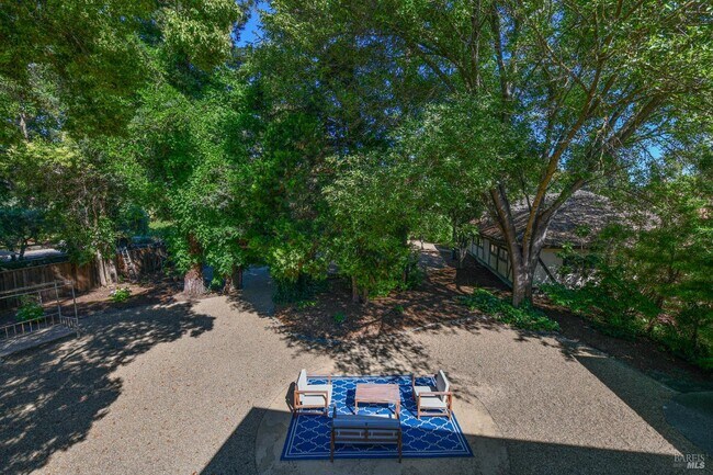 Building Photo - 800 Zinfandel Ln