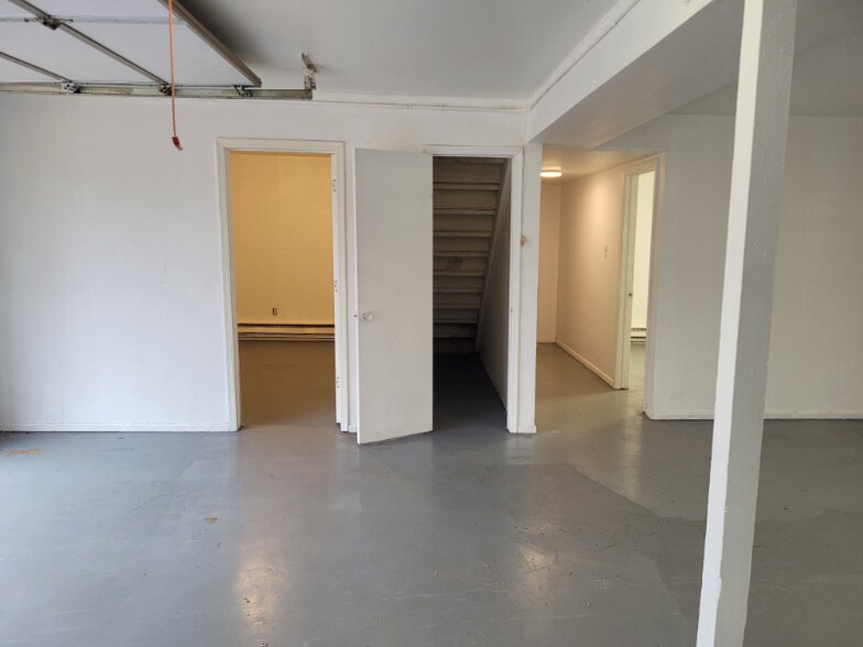 Building Photo - 1601 N Hills Blvd