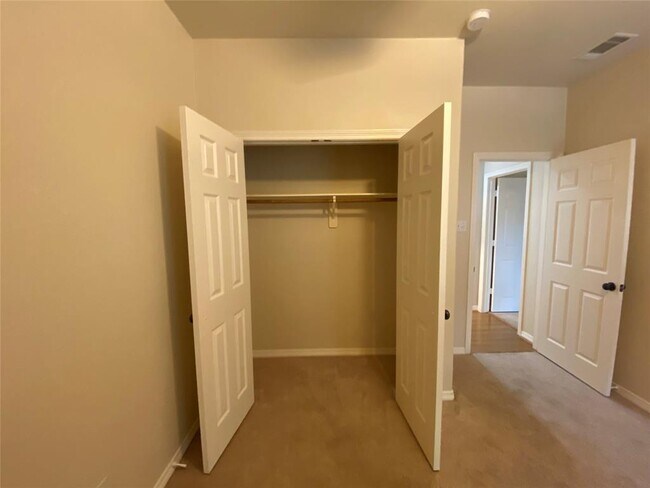 Building Photo - 6018 Sugar Bush Dr