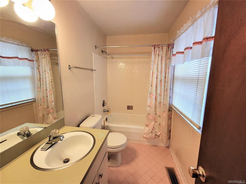 Building Photo - 4046 Camellia Dr