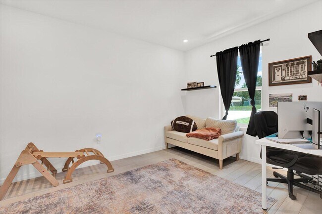 Building Photo - 18187 Macassar Rd