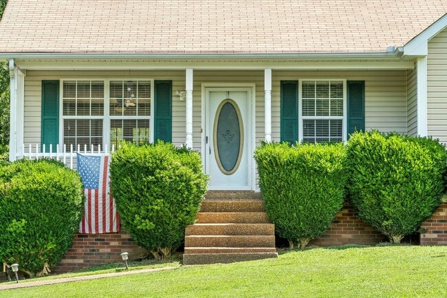 Building Photo - Adorable Home in Pleasant View- COMING SOON!