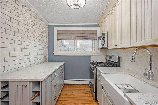 Building Photo - 96 Oregon St