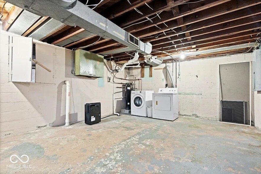 Building Photo - 636 S Broadway St