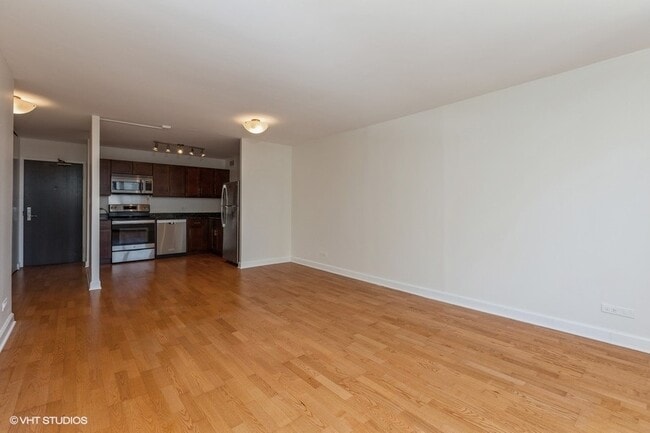 Building Photo - 3930 N Pine Grove Ave
