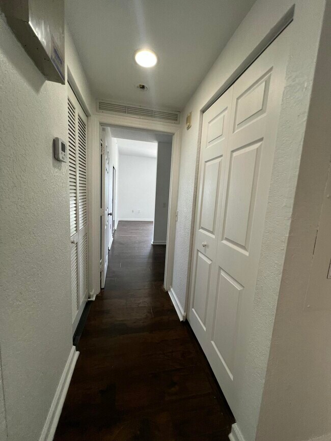 Building Photo - 1610 Presidential Way