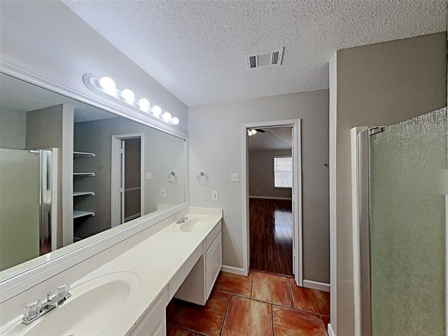 Building Photo - 613 Oak Hollow Trail