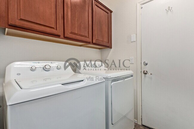 Building Photo - 2327 N Pecos Dr