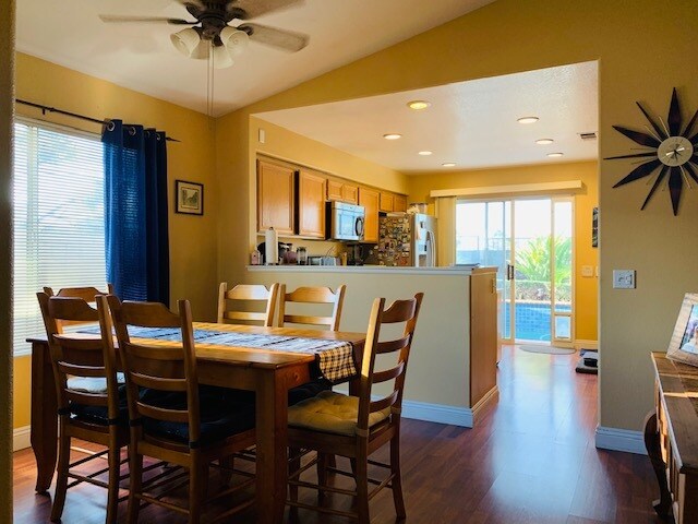 Building Photo - 973 Naples Dr