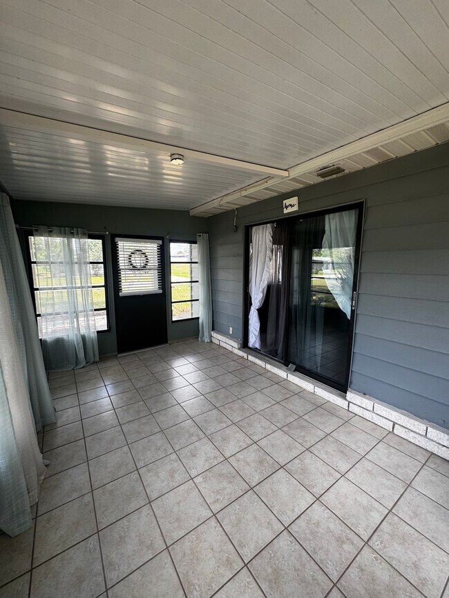 Building Photo - Charming Ocala Retreat in Peaceful 55+ Community – Move-In Ready!