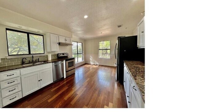 Building Photo - 1045 Hidden Hills Dr