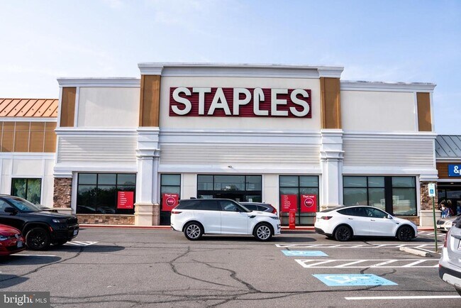 Building Photo - 9207 Hunting Pines Pl