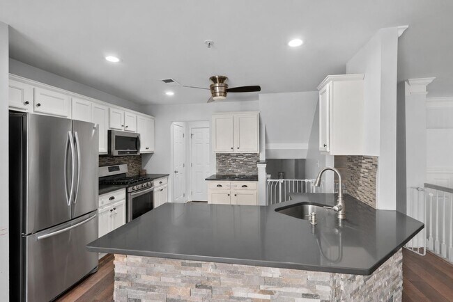 Building Photo - 209 Blue Heron Dr