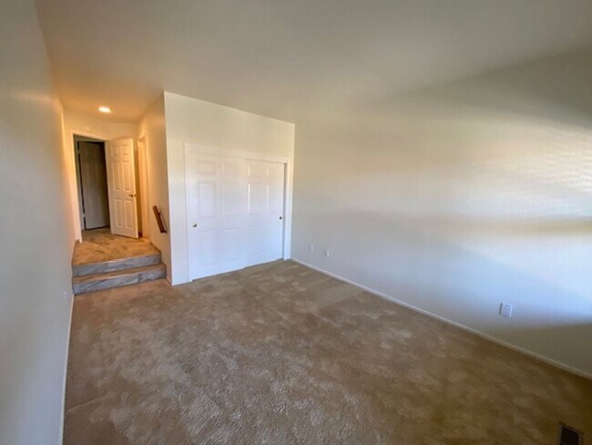 Building Photo - Glen Heights Condo