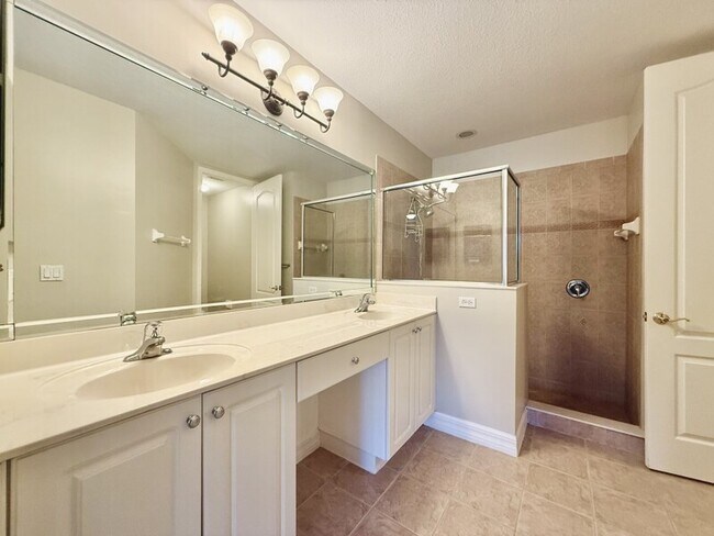 Building Photo - 6081 Jonathans Bay Cir