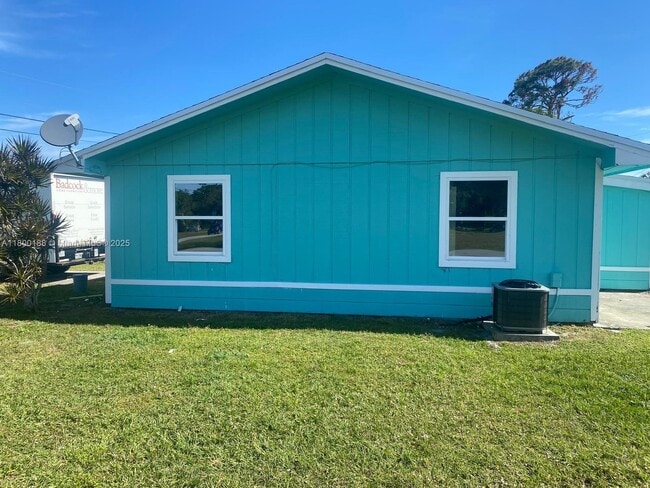 Building Photo - 6503 Palomar Pkwy
