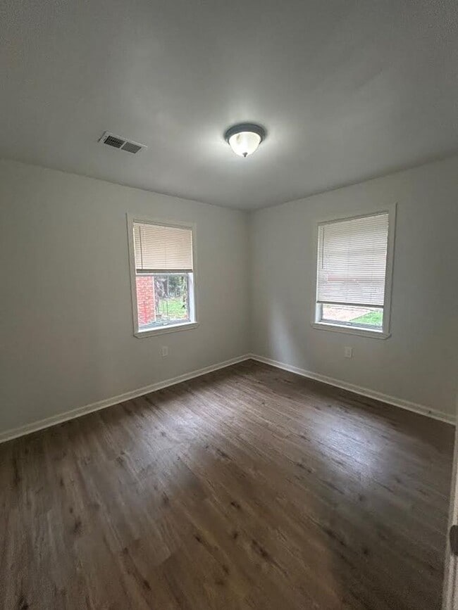 Building Photo - 371 Modder Ave