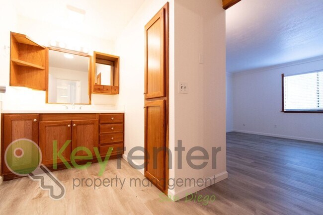 Building Photo - Walking distance to Fashion Vally Mall |2 minute drive to both North and South 163, as well as I-8