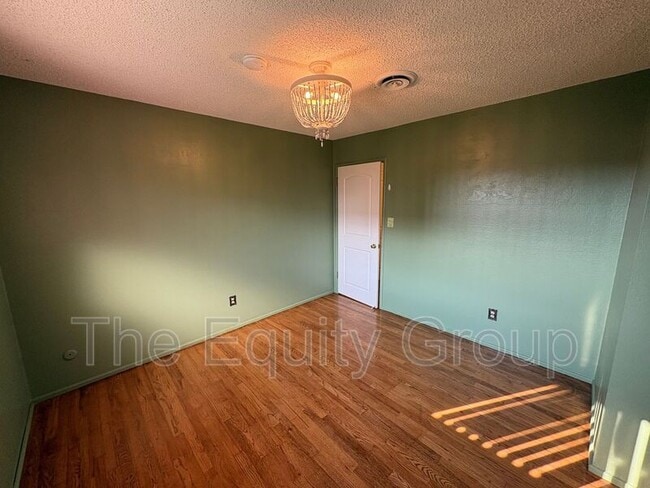 Building Photo - 1413 W Cambridge Ave