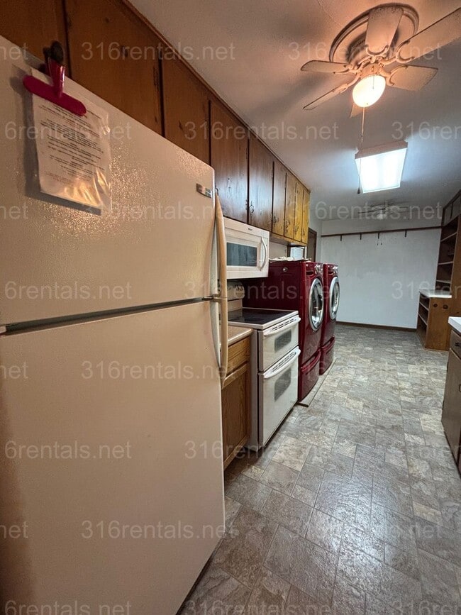 Building Photo - Three bedroom one bath house available now!