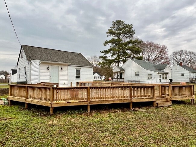 Building Photo - 3209 Chesham St