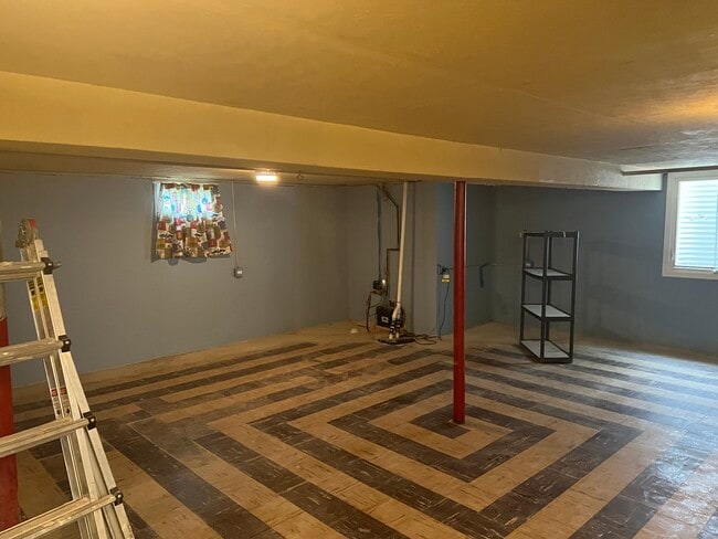 Building Photo - 1600 Lincoln St