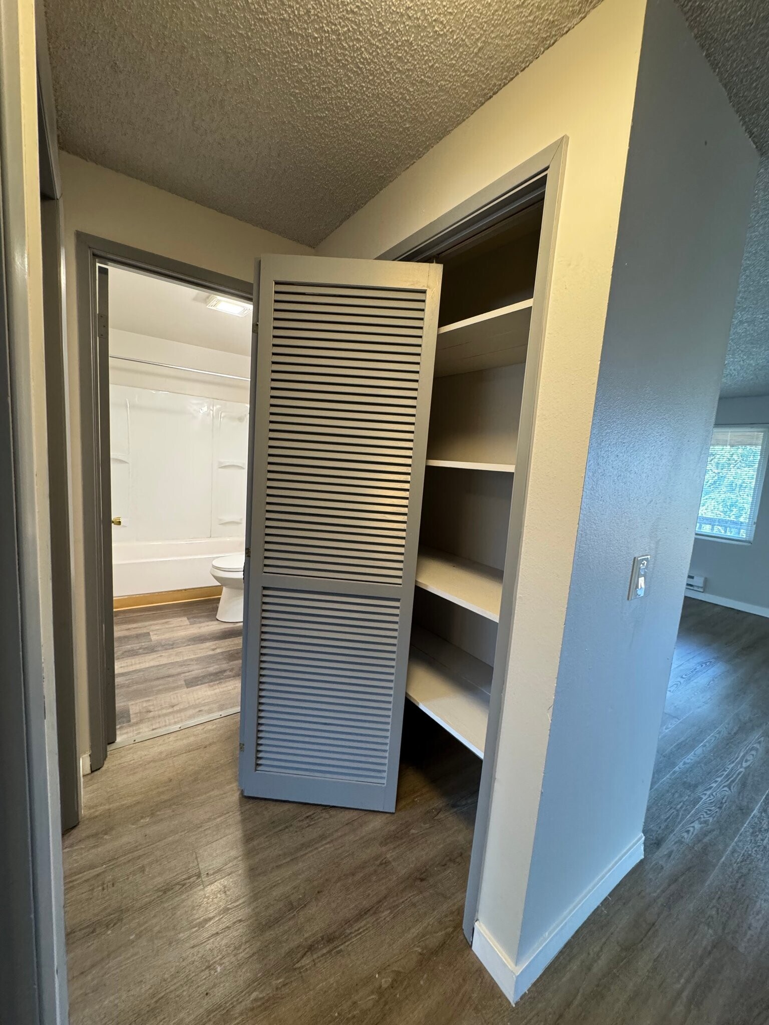 Building Photo - 308 Summit Ave N