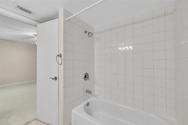 Building Photo - 2518 NW 89th Dr