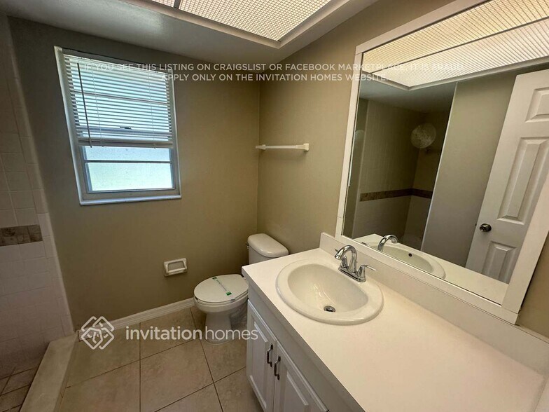 Building Photo - 1405 Barcelona Ct
