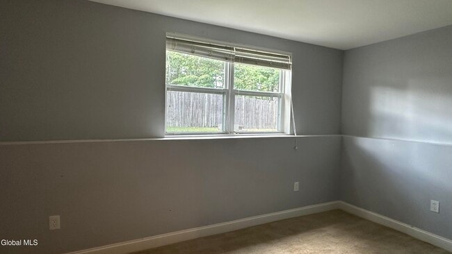 Building Photo - 21 Skylark Dr