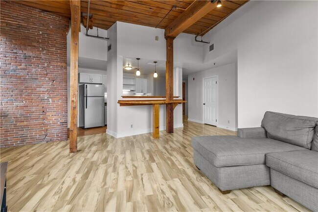 Building Photo - 555 S Water St