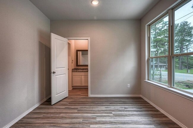 Building Photo - 9599 Darkwood St