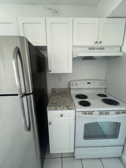 Building Photo - 374 Sunshine Dr