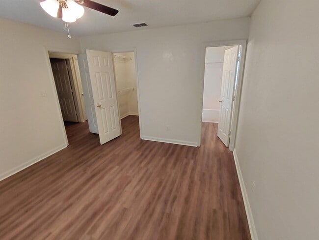 Building Photo - 2713 Oak Park Ct