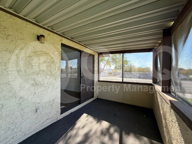Building Photo - 406 E Linda Ln