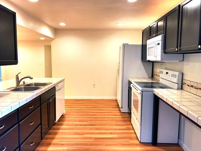 Building Photo - 3-bed 2-bath home with amazing views of Placerville!