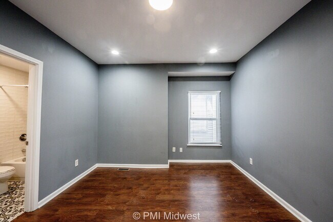 Building Photo - 3159 E Washington St