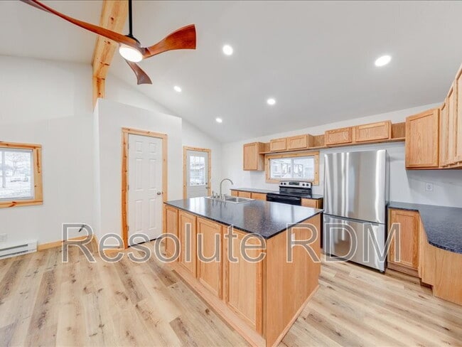 Building Photo - 1252 S Waugh St