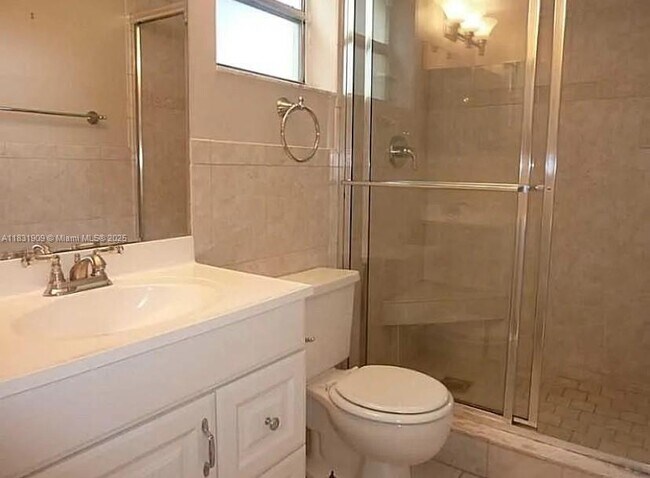 Building Photo - 514 Gardens Dr