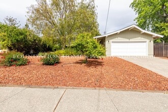 Building Photo - Charming Ranch-Style 3BD/2BA Home!  A/C!  ...