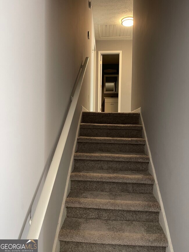 Building Photo - 235 Deerfield Dr