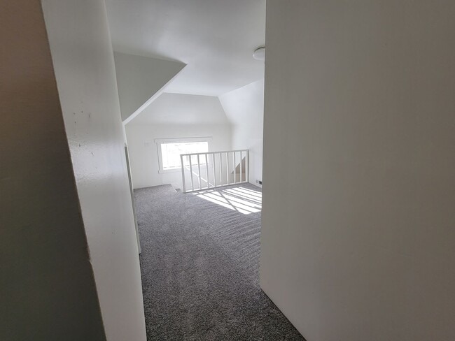 Building Photo - Don’t Miss This! Spacious 2 Bed, 2 Bath in North Portland