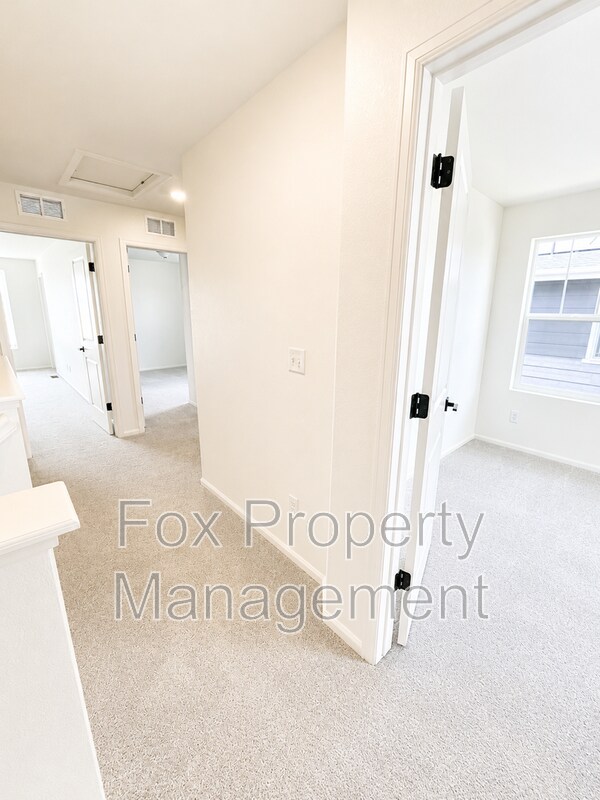Building Photo - 300 Nighthawk St