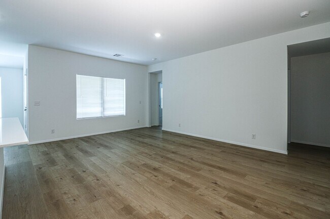 Building Photo - 3202 S 15th Pl